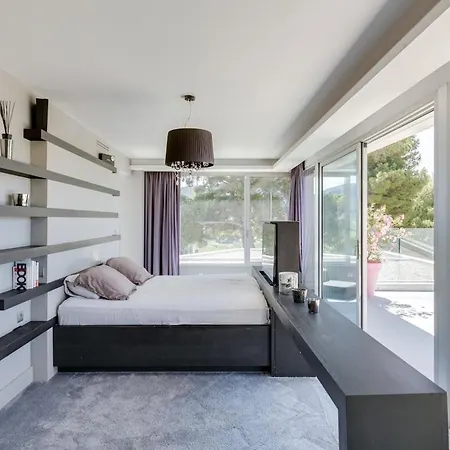 Luxurious Architectural Βίλα