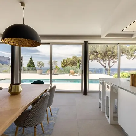 Luxurious Architectural Βίλα
