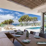 Villa Luxurious Architectural *