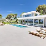 Luxurious Architectural Villa