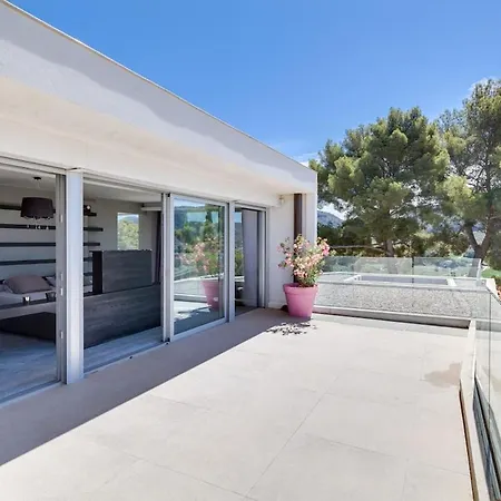 Luxurious Architectural Villa Cassis