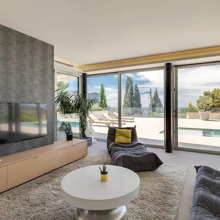 Luxurious Architectural קסיס