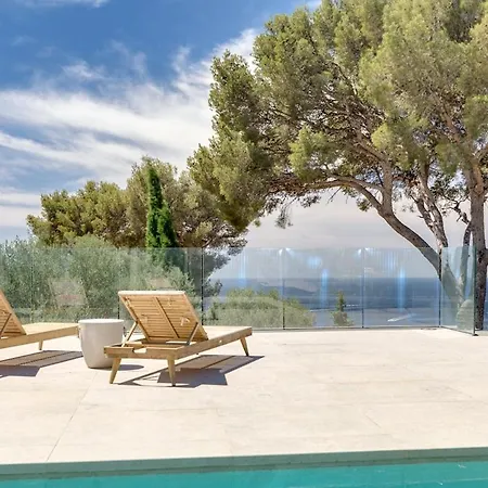 Villa Luxurious Architectural *