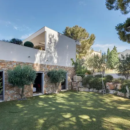Villa Luxurious Architectural