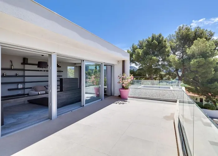 Luxurious Architectural Villa Cassis