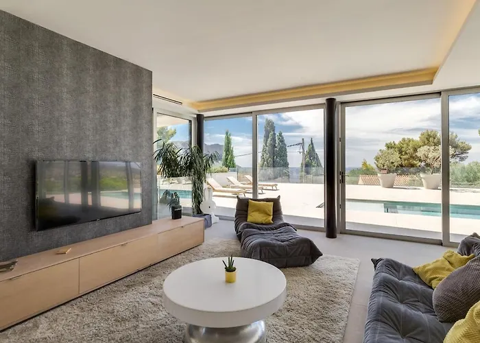Luxurious Architectural Cassis