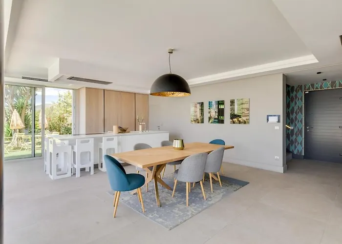 Luxurious Architectural Cassis