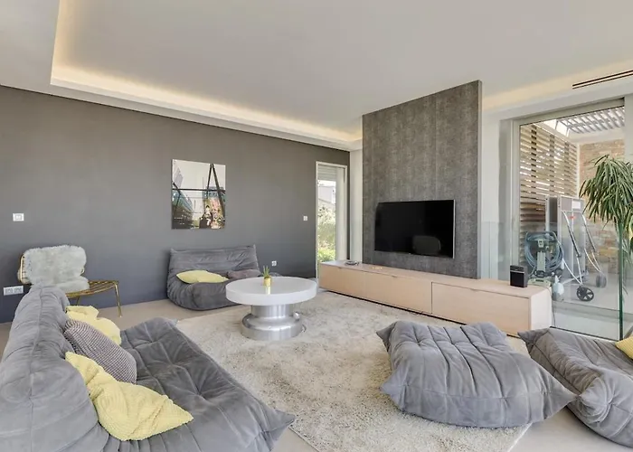Luxurious Architectural Villa Cassis