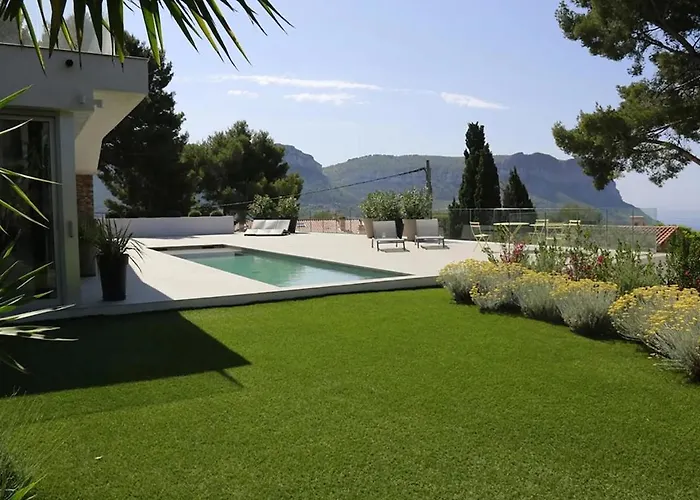 Luxurious Architectural Villa *