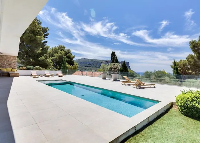 Villa Luxurious Architectural *