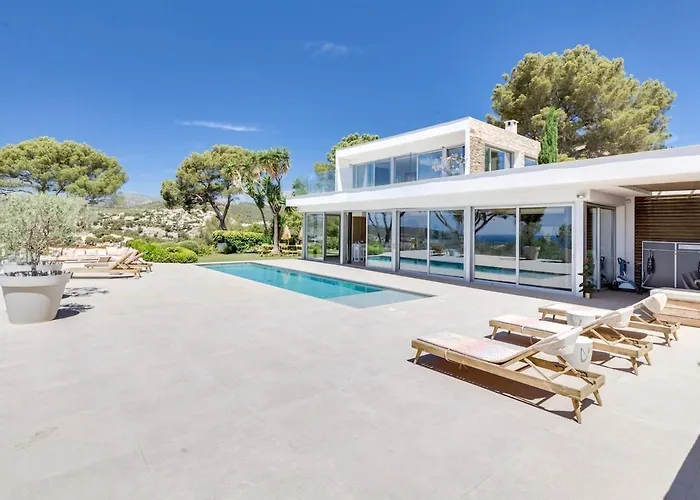 Luxurious Architectural Villa